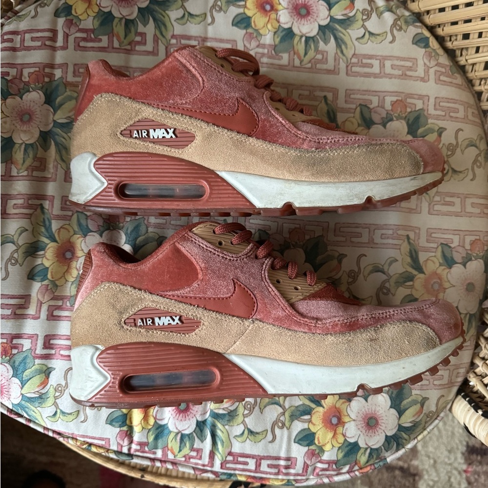 Rare Nike Air Max 90 LX Dusty Peach
